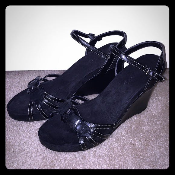 aerosoles plush around wedge